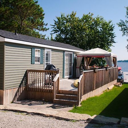 Mccreary'S Beach Resort Perth Exteriör bild