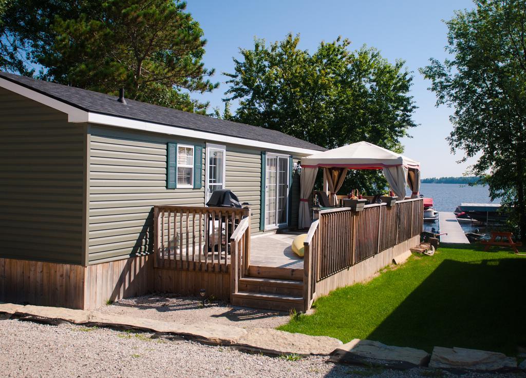 Mccreary'S Beach Resort Perth Exteriör bild